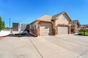 4838 W Cherry Laurel Ln S, West Jordan, UT 84081 - Photo 5