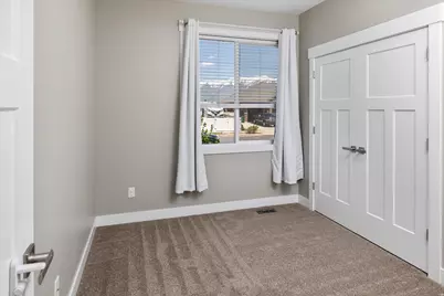 45 N Village Park Dr E, Layton, UT 84041 - Photo 23