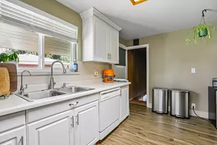 9956 S Aster Ln E, Sandy, UT 84094 - Photo 9