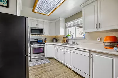 9956 S Aster Ln E, Sandy, UT 84094 - Photo 7