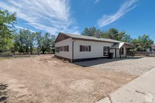 470 E Main St, Wellington, UT 84542 - Photo 3