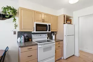2270 E Carriage Ln, Holladay, UT 84117 - Photo 9