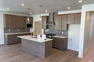 1085 W 880 S, Woods Cross, UT 84087 - Photo 3