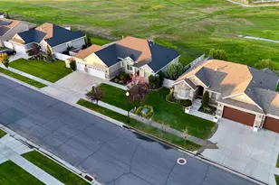 2444 N Hooded Crane Circle, Clinton, UT 84015 - Photo 5