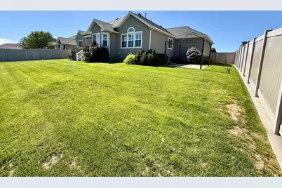 2444 N Hooded Crane Cir, Clinton, UT 84015 - Photo 63