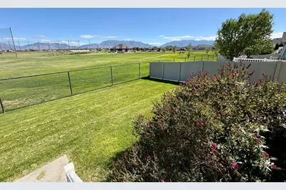 2444 N Hooded Crane Cir, Clinton, UT 84015 - Photo 59