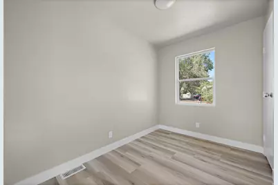 135 S Willow St E, Grantsville, UT 84029 - Photo 9