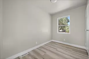 135 S Willow St E, Grantsville, UT 84029 - Photo 9