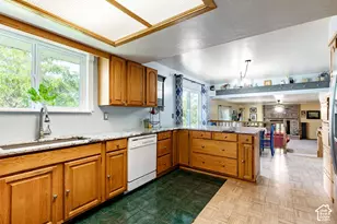 11548 S High Mesa Dr, Sandy, UT 84092 - Photo 9