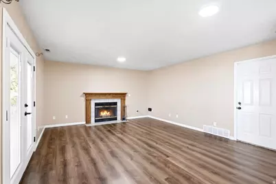 3277 N 2175 E, Layton, UT 84040 - Photo 9