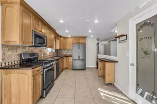 8845 S Capella Way E, Sandy, UT 84093 - Photo 9