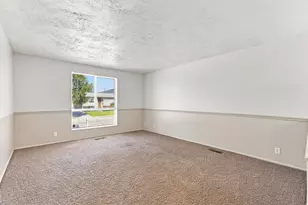 111 W 400 S, Kaysville, UT 84037 - Photo 3