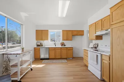 105 S 5th St E, Tooele, UT 84074 - Photo 7