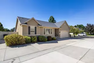 1689 W Cadbury Ln S, Springville, UT 84663 - Photo 3