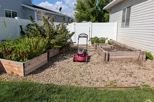 4049 S 6820 W, West Valley, UT 84128 - Photo 33
