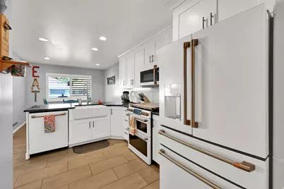 1003 E Maple St, Mapleton, UT 84664 - Photo 9