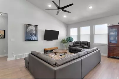 72 W Parkside Loop S, Elk Ridge, UT 84651 - Photo 11