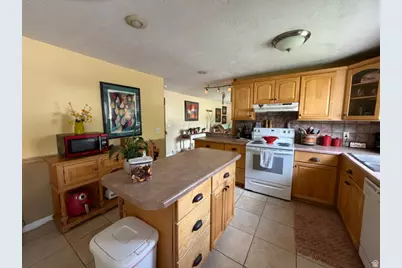 10492 S Columbine Way E, Sandy, UT 84094 - Photo 9