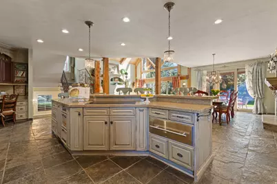 2238 E Cottonwood Cove Ln S, Cottonwood Heights, UT 84121 - Photo 11