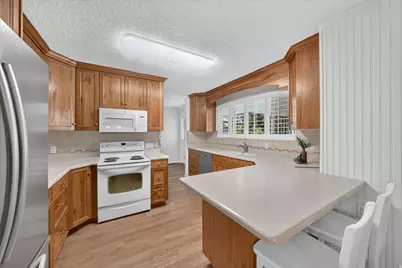 3298 Cherokee Ln N, Provo, UT 84604 - Photo 9