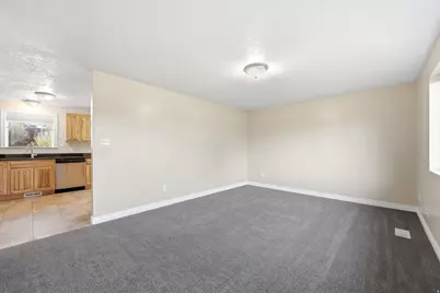 581 W 1750 N, Clinton, UT 84015 - Photo 7
