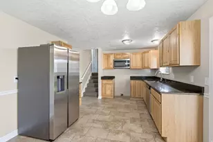 581 W 1750 N, Clinton, UT 84015 - Photo 9