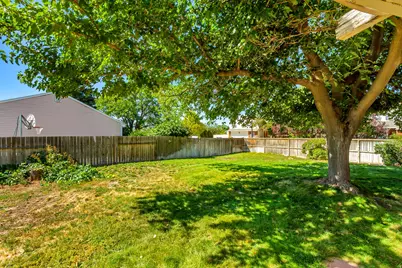 11878 S Hidden Valley Dr E, Sandy, UT 84094 - Photo 3