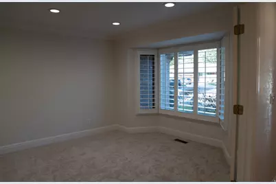 294 W Jennings Ln, Centerville, UT 84014 - Photo 3