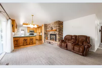 881 E Hillcrest Dr, Springville, UT 84663 - Photo 13