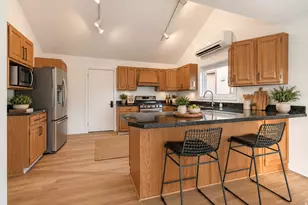 8562 Kings Cove Dr, Cottonwood Heights, UT 84121 - Photo 13