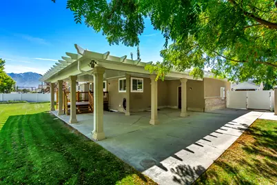 2126 W Silver Tree Cir, Riverton, UT 84065 - Photo 3
