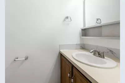 670 N 400 W, Kaysville, UT 84037 - Photo 9