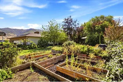 564 S Main St, Kaysville, UT 84037 - Photo 29