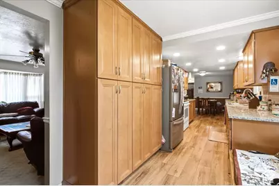564 S Main St, Kaysville, UT 84037 - Photo 11