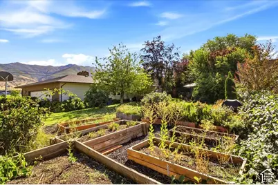564 S Main St, Kaysville, UT 84037 - Photo 29