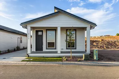 2752 W Crest View Ln, Hurricane, UT 84737 - Photo 1