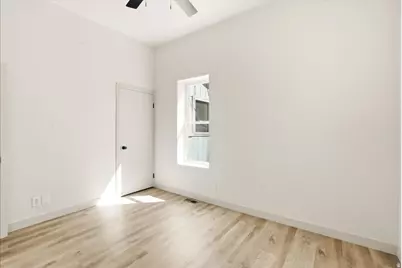 915 W 300 S, Salt Lake City, UT 84104 - Photo 17
