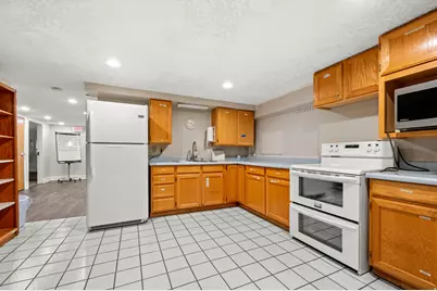 166 E 10600 S, Sandy, UT 84070 - Photo 17
