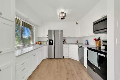360 E Center St, Centerville, UT 84014 - Photo 5