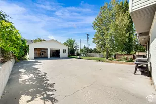 360 E Center St, Centerville, UT 84014 - Photo 27