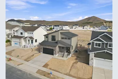 3385 E Baywater Dr, Eagle Mountain, UT 84005 - Photo 9