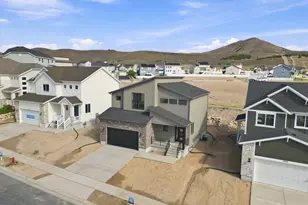 3385 E Baywater Dr, Eagle Mountain, UT 84005 - Photo 9