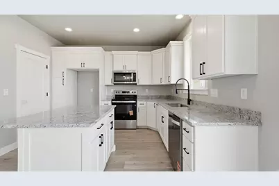 3385 E Baywater Dr, Eagle Mountain, UT 84005 - Photo 21