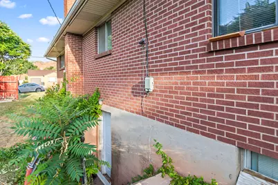 389 W 400 N, Richfield, UT 84701 - Photo 11