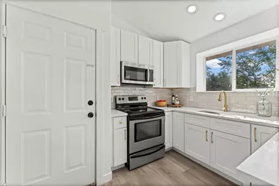 12202 Jonathan View Ln, Draper, UT 84020 - Photo 9