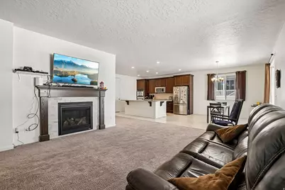 746 W Gladiolus Cir, Saratoga Springs, UT 84045 - Photo 5
