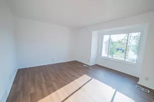 10273 S Countrywood Dr, Sandy, UT 84092 - Photo 9