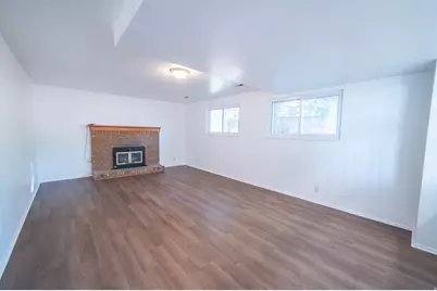 10273 S Countrywood Dr, Sandy, UT 84092 - Photo 11
