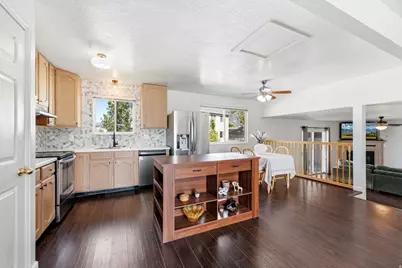 934 W Meadowlark Ln N, West Bountiful, UT 84087 - Photo 7