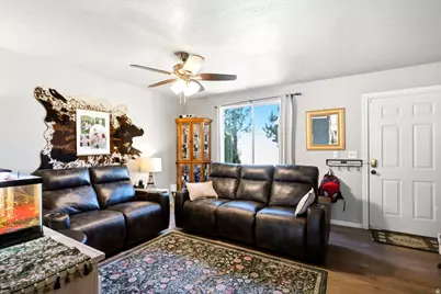 425 W 300 N, Clearfield, UT 84015 - Photo 3